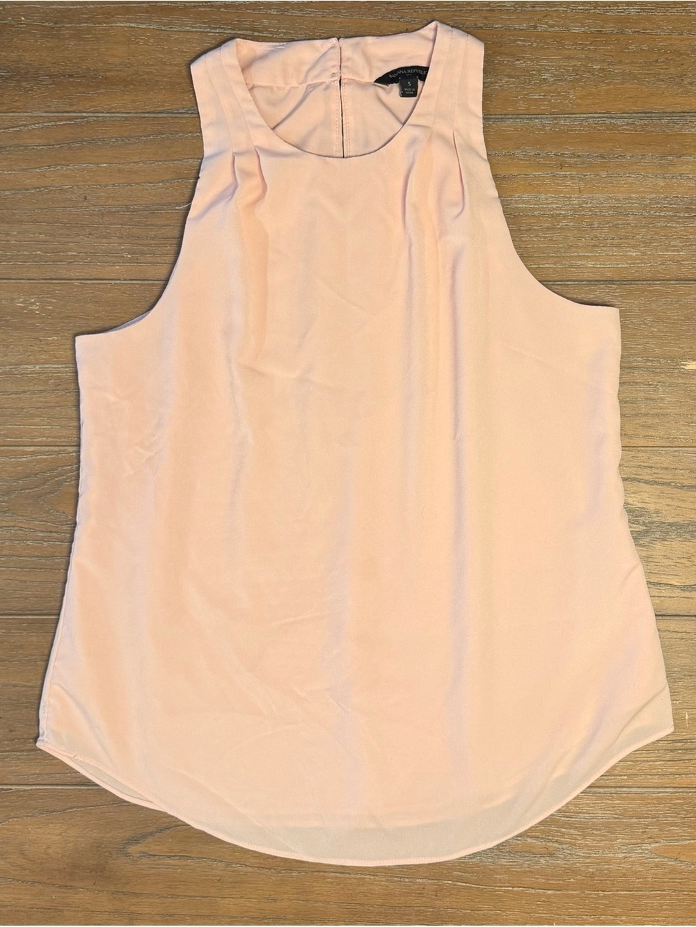 Banana Republic Pale Blush Pleated Neck Sleeveless Shell